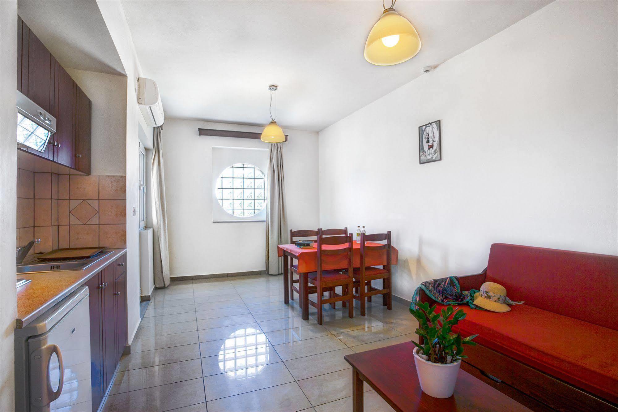 Artemis Hotel Apartments Limenas Chersonisou Exterior foto
