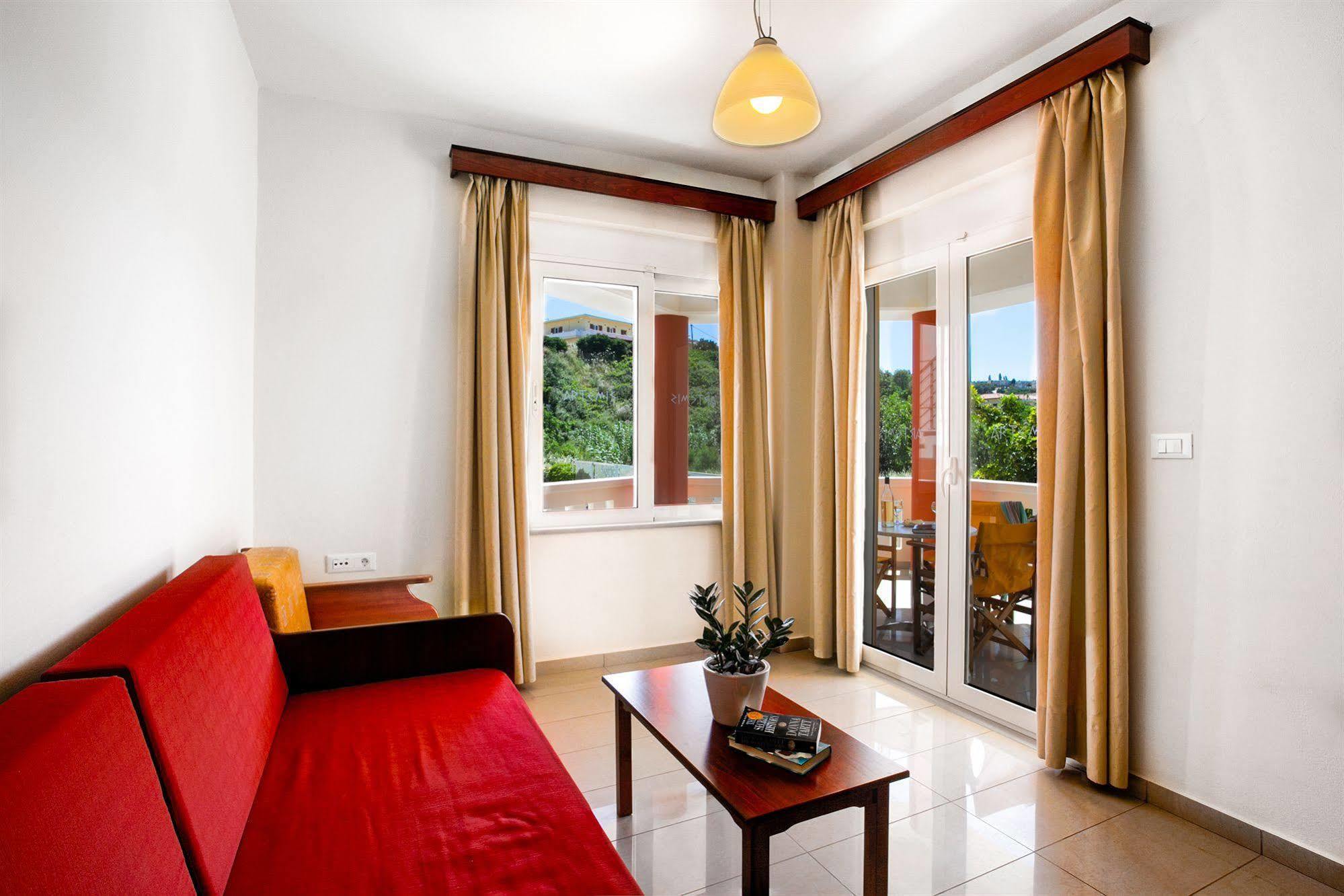 Artemis Hotel Apartments Limenas Chersonisou Exterior foto